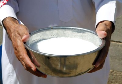 بائع بحريني: “وين نودي الحليب”؟