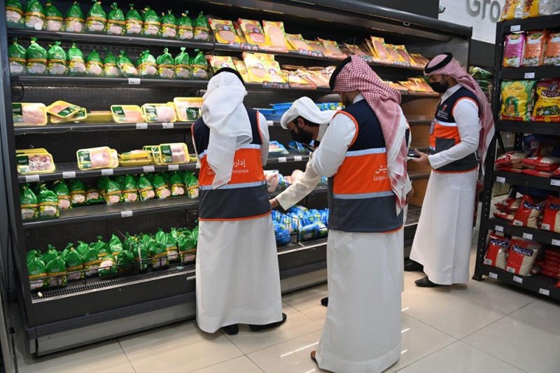 وزارة التجارة: انخفاض في أسعار الدجاج وحليب الاطفال والزيت والسكر والأرز والفواكه والخضروات