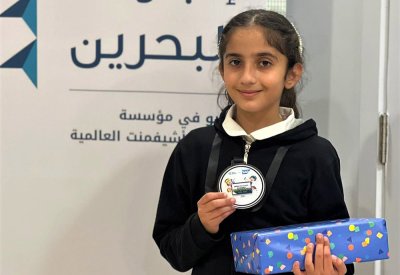 طالبة بالخامس الابتدائي الأولى في البرمجة الرقمية