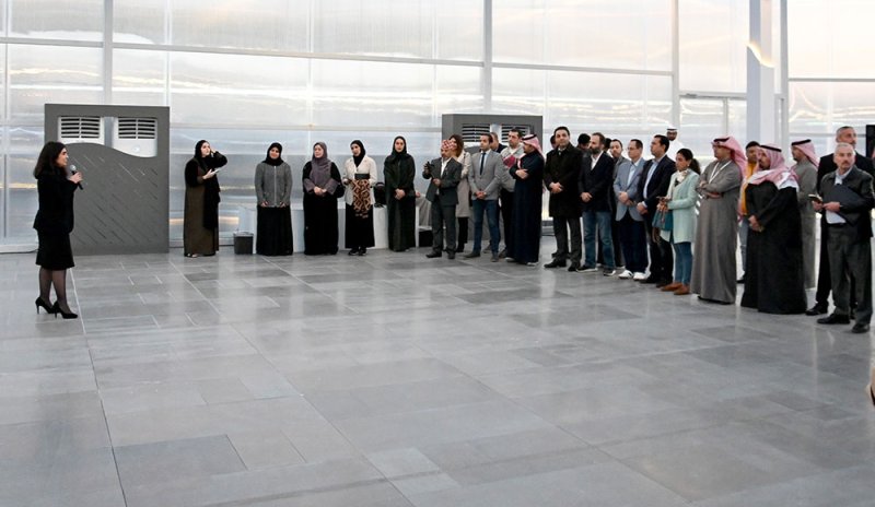ممثلو وسائل إعلام عربية وأجنبية يزورون نصب المرأة البحرينية "أثر"
