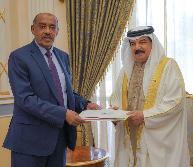 جلالة الملك المعظم يتسلم رسالة خطية من رئيس المجلس الانتقالي السوداني