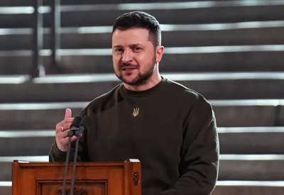 زيلينسكي: قواتنا تتشبث بمواقعها رغم هجمات روسيا