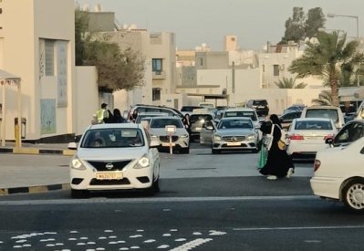 بالصور: تقاطع مميت ومخرج واحد لمدرستين بمدينة حمد