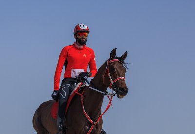 ناصر بن حمد يقود الفريق الملكي في بطولة العالم للقدرة