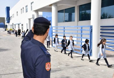 الدفاع المدني ينفذ تمرين إخلاء وهمي بالمدرسة البريطانية