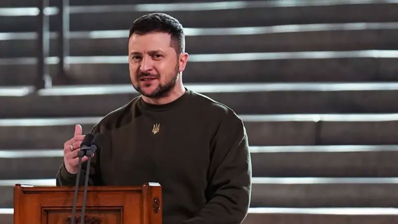زيلينسكي: قواتنا تتشبث بمواقعها رغم هجمات روسيا