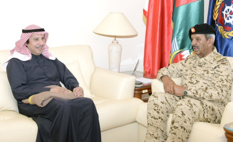 القائد العام لقوة دفاع البحرين يستقبل الشيخ عزام بن مبارك الصباح‎‎