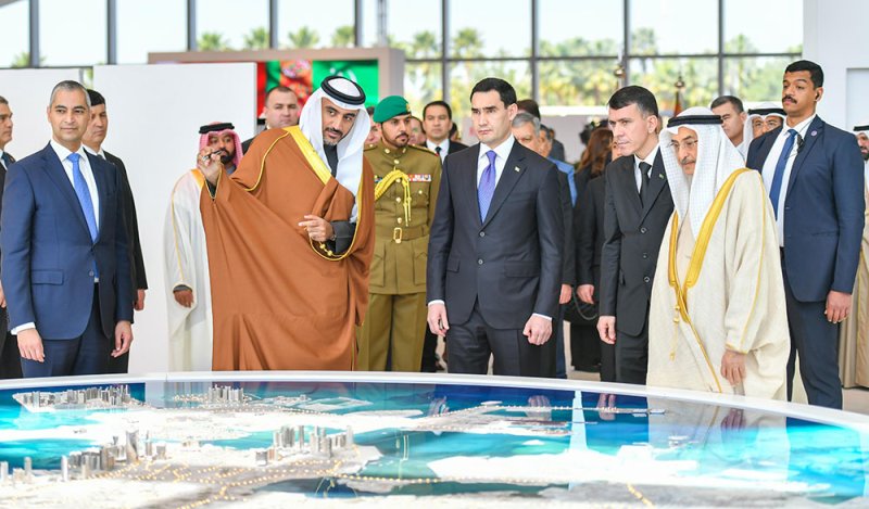 فخامة رئيس جمهورية تركمانستان الصديقة يزور مجلس التنمية الاقتصادية
