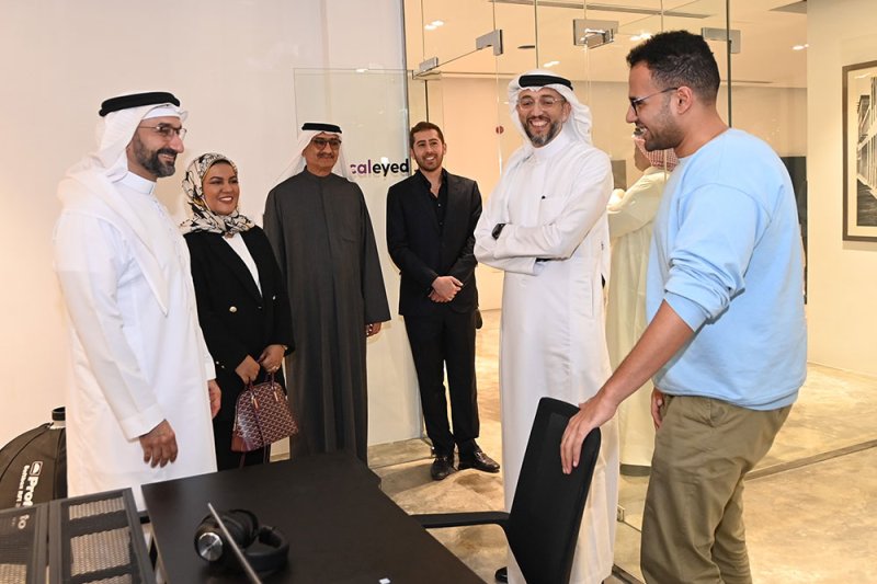 وزير الصناعة والتجارة يفتتح رسميأ الفرع الثالث لحاضنة ومسرعة الأعمال "ذ كولكتف هاب " في مجمع يتيم