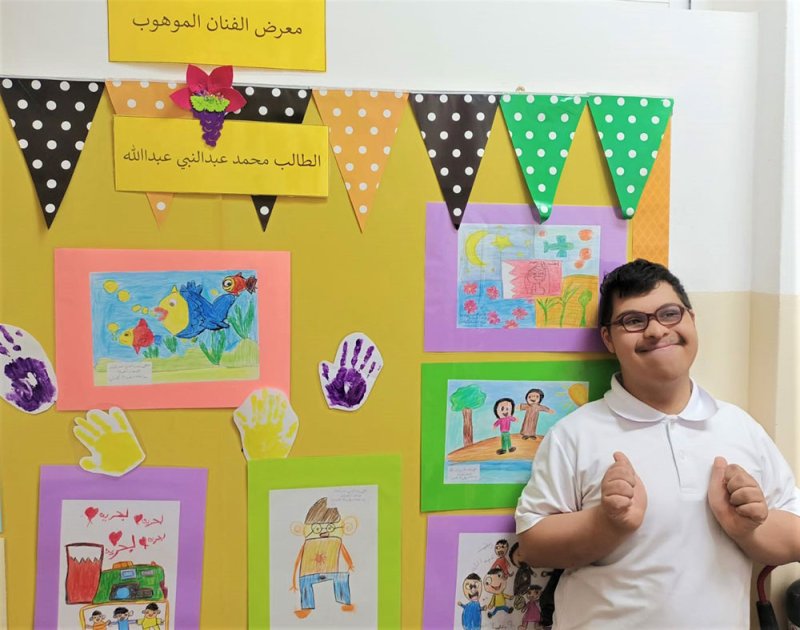 احتضان موهبة بطل من ذوي العزيمة وتنظيم معرض له بالمدرسة