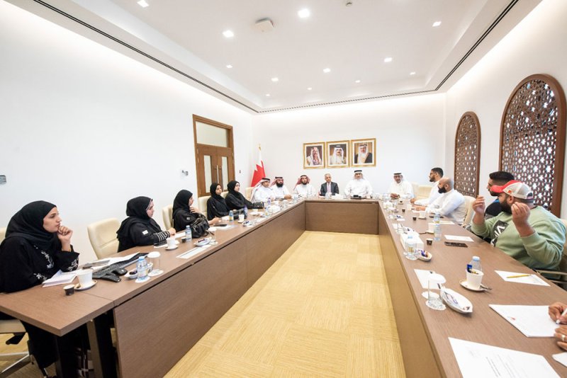 لدراسة ملف يتضمن 583 عاطلاً.. النائب الأول لرئيس مجلس النواب يلتقي خريجي التربية البدنية