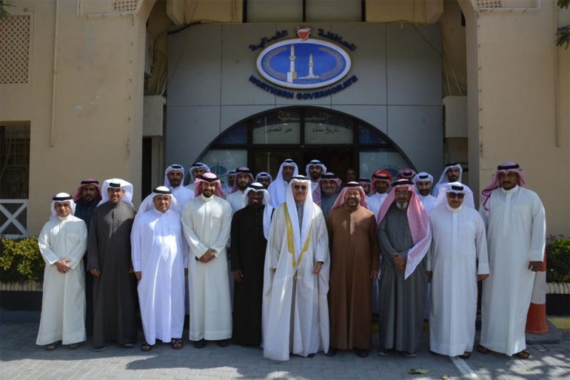 محافظ الشمالية ناصحاً عرسان الزواج الجماعي: الاقتصاد نصف المعيشة ويحذرهم من الاسراف
