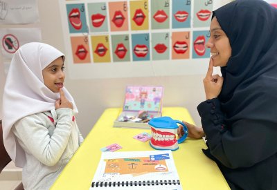 ابتدائية سار تنجح في علاج مشكلات النطق لدى 24 طالبة
