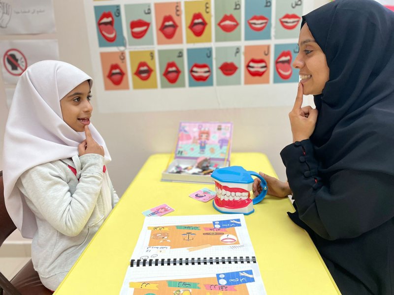 ابتدائية سار تنجح في علاج مشكلات النطق لدى 24 طالبة