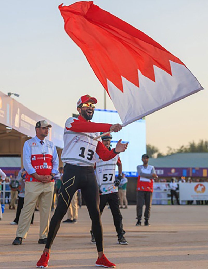 سمو الشيخ ناصر بن حمد بفوز ببطولة العالم لسباقات القدرة التي أقيمت في دولة الإمارات بمشاركة 126 فارسا وفارسة يمثلون 36 دولة حول العالم