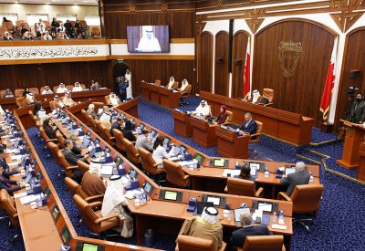 تعزيز المساعي الاقتصادية لتوفير خدمات نقل بحري دولي فعّال مع عمان