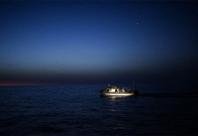 "مأساة جديدة" تضاف لقصص المهاجرين عبر البحر قبالة إيطاليا