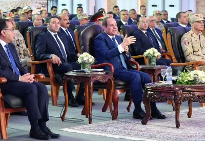 السيسي يكشف حقيقة بيع قناة السويس بتريليون دولار
