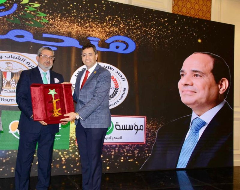 جائزة (الرجل الذهبي العربي) لرجل الأعمال خالد علي الأمين والاعلامي ناصر محمد
