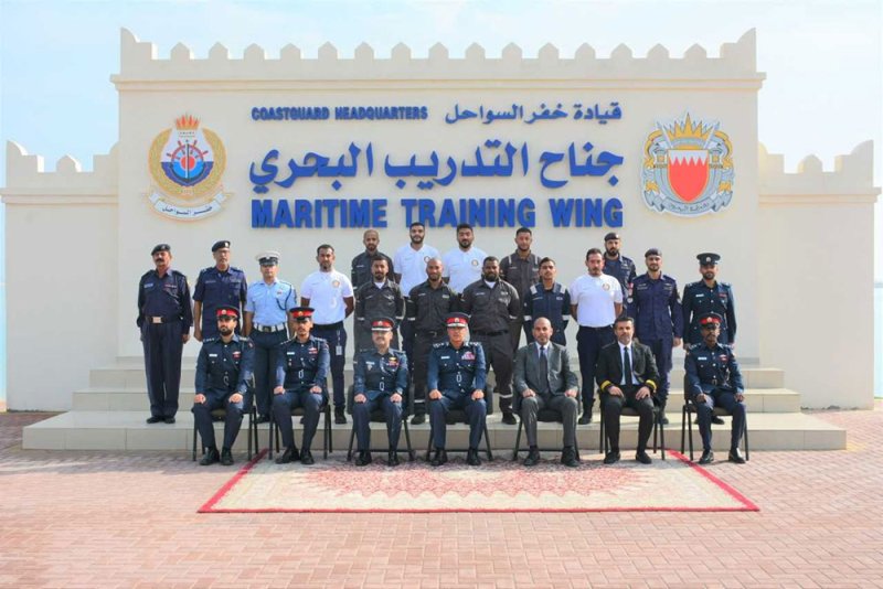قائد خفر السواحل يفتتح دورة السلامة البحرية