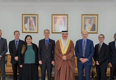 حميدان يطلع وفدًا أميركيًا على تجربة البحرين العمالية الرائدة