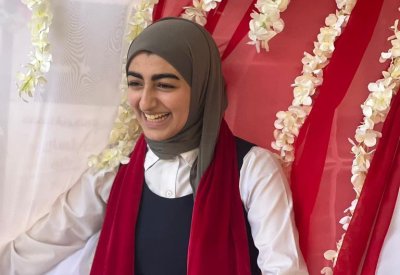 زينب الحوراء آل سعيد تفوز بجائزة حمدان بن راشد للأداء التعليمي المتميز