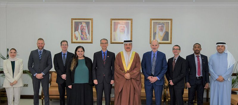 حميدان يطلع وفدًا أميركيًا على تجربة البحرين العمالية الرائدة