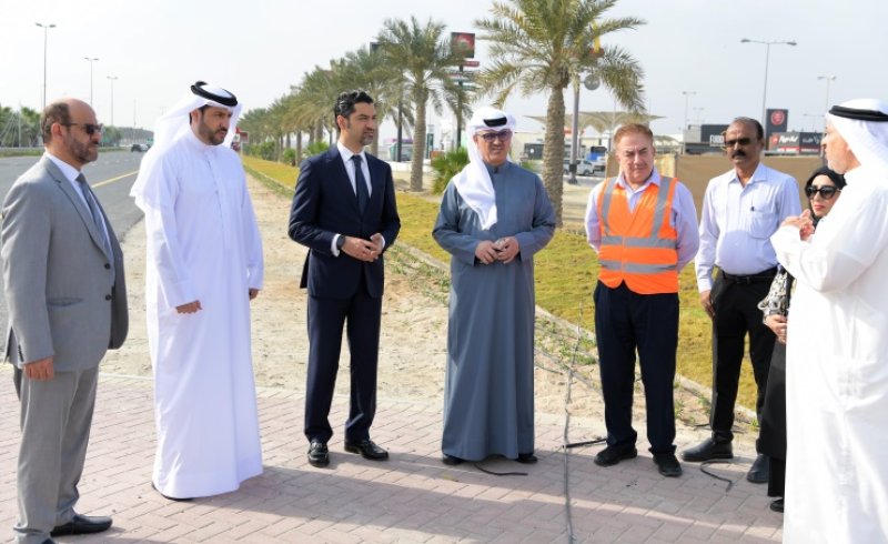 وزير البلديات والزراعة يتفقد شارع خليج البحرين تمهيدا لاستقبال مملكة البحرين لسباقات الفورمولا1