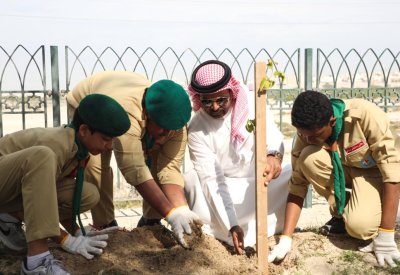 بالصور: غرس 100 شتلة بمناسبة أسبوع الشجرة