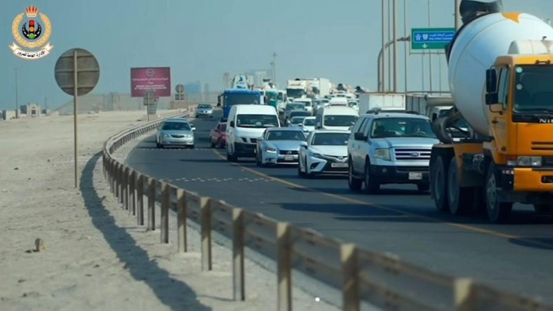 المرور: اتخاذ الإجراءات القانونية حيال أكثر من 630 متجاوزاً لمسار الطوارئ في 5 أيام
