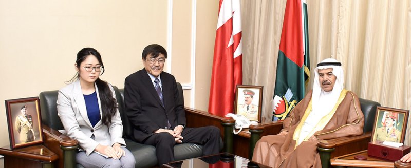 وزير شؤون الدفاع يستقبل السفير الياباني