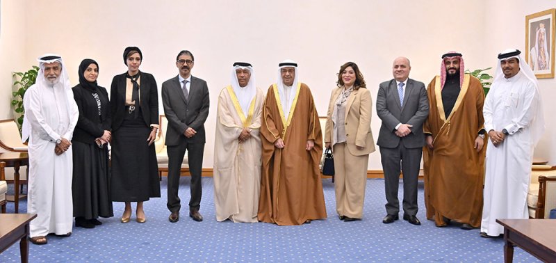 سمو الشيخ محمد بن مبارك آل خليفة يستقبل رئيس وأعضاء مجلس إدارة أسرة الأدباء والكتاب