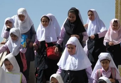 هتافات تعلو من طهران " الموت للدولة التي تقتل الفتيات"