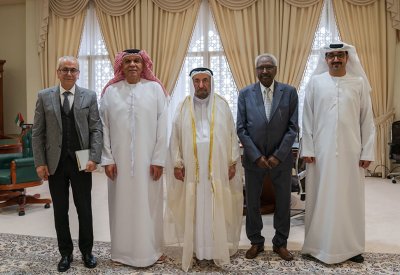 حاكم الشارقة يستقبل وفد الهيئة العربية للمسرح