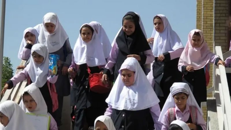 هتافات تعلو من طهران " الموت للدولة التي تقتل الفتيات"