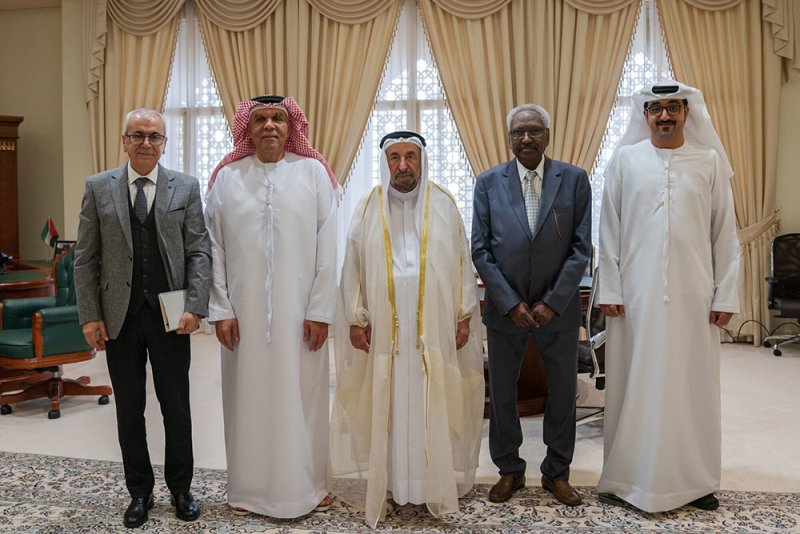 حاكم الشارقة يستقبل وفد الهيئة العربية للمسرح