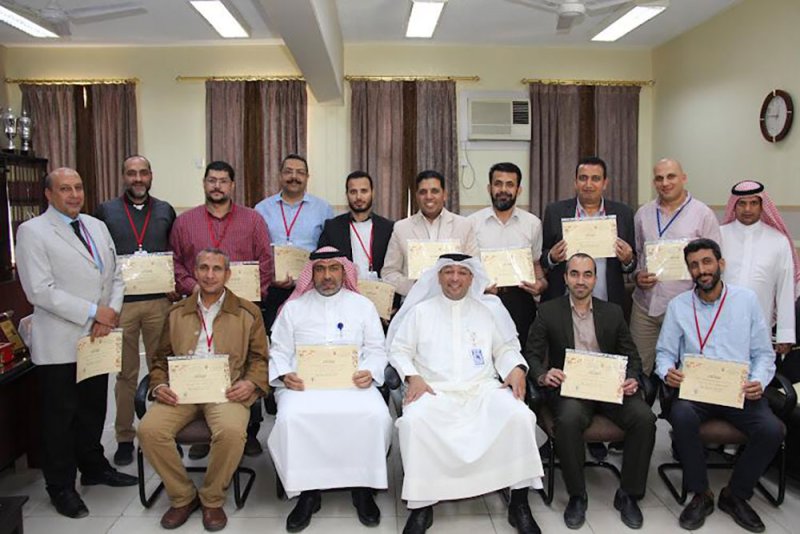 معلمو ثانوية المحرق يحصلون على شهادة التميز الرقمي من مايكروسوفت