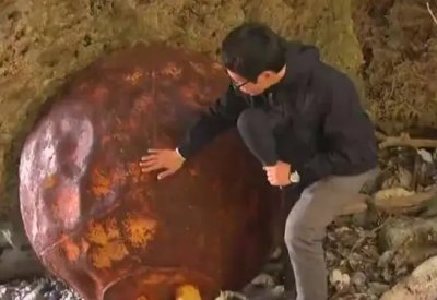 هلع اليابانيين يزداد.. العثور على كرة غريبة ثانية بأحد الكهوف