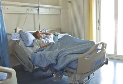 لسبب صادم.. رفض دفع فاتورة ولادة زوجته في المستشفى