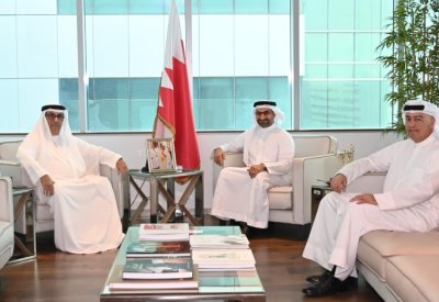 وزير الصناعة والتجارة يستقبل عضو مجلس إدارة شركة البحرين الوطنية القابضة
