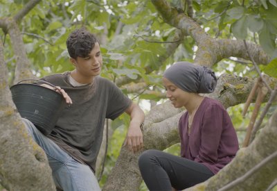 أبطال فيلم تحت الشجرة يحصدون جائزتي التمثيل 