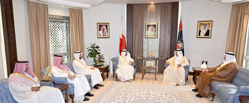 وزير الداخلية يشيد خلال استقباله الأمين العام لمجلس التعاون بالدور الفاعل للأمانة في تطوير مسيرة العمل الخليجي المشترك