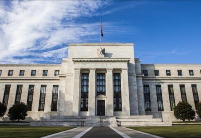 الدولار يرتفع إلى أعلى مستوى في أكثر من ثلاثة أشهر