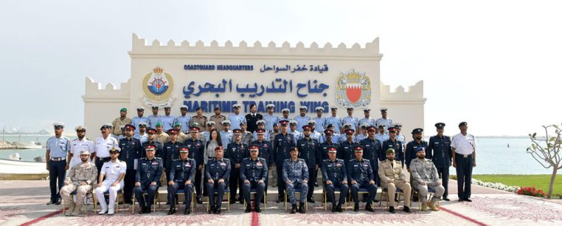 نائب رئيس الأمن العام يشهد تخريج المشاركين في عدد من الدورات التدريبية بخفر السواحل