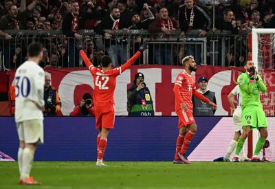 بايرن يواصل سطوته على باريس ويقصيه من دوري الأبطال