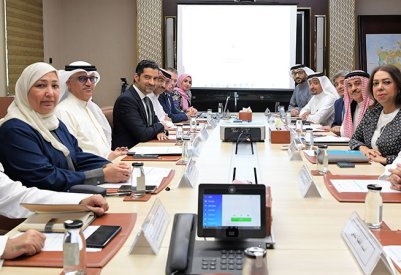 وزير البلديات يبحث مع مجلس أمانة العاصمة تطوير الواجهة البحرية للعاصمة وتسهيل تراخيص البناء والتراخيص البلدية