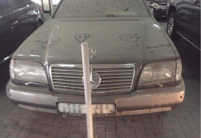 أمن مجمع تجاري يحجز سيارتي منذ فترة