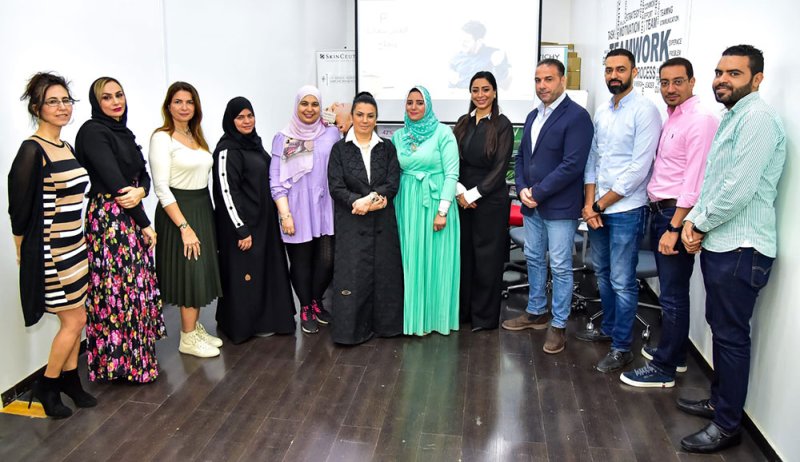 مدربة التطوير الذاتي نسيم عبداللطيف تدشن حملة لتعزيز قيم السعادة بين الموظفين