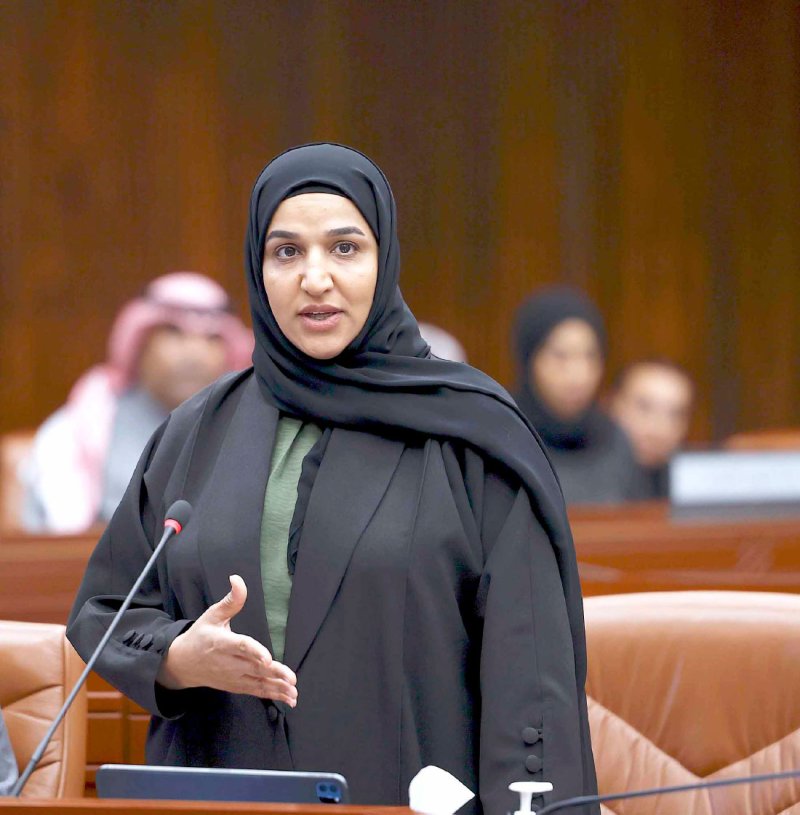 جليلة السيد تسعف شابا تعرض لحادث مروري مروع بسترة