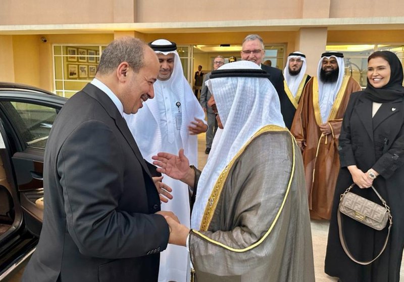 رئيس مجلس الشورى يستقبل رئيس مجلس المستشارين المغربي لدى وصوله البحرين
